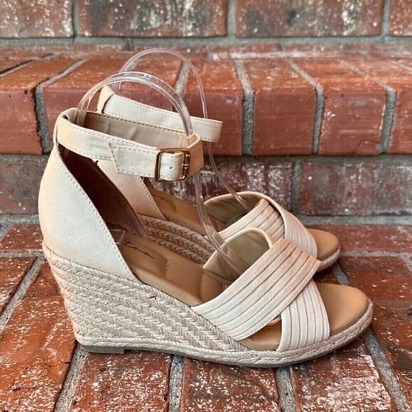 Me Too Bellini in Natural Wedge Sandals Women's Size 9 - Picture 1 of 7